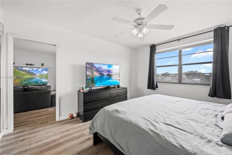 Condo in Tamarac, Florida, 2 bedrooms  № 1730672 - photo 9