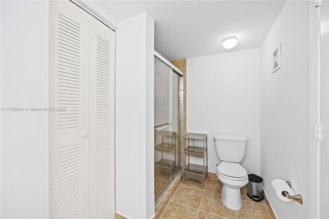 Condo in Tamarac, Florida, 2 bedrooms  № 1730672 - photo 13