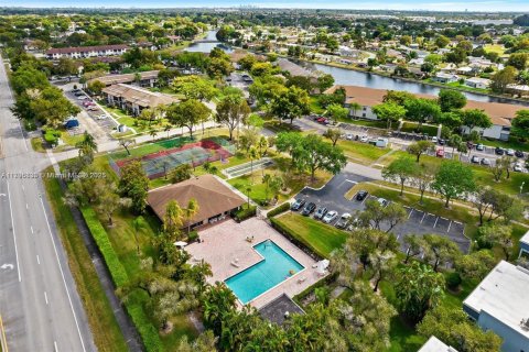 Condo in Tamarac, Florida, 2 bedrooms  № 1730672 - photo 29