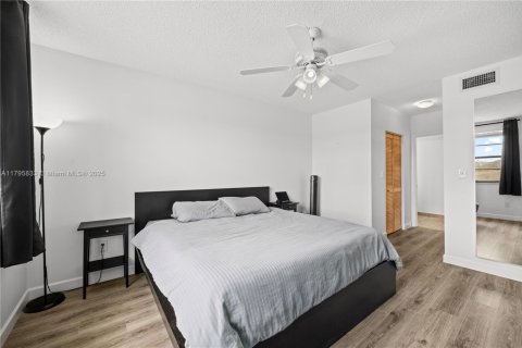 Condo in Tamarac, Florida, 2 bedrooms  № 1730672 - photo 10