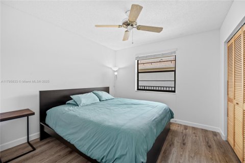 Condo in Tamarac, Florida, 2 bedrooms  № 1730672 - photo 15