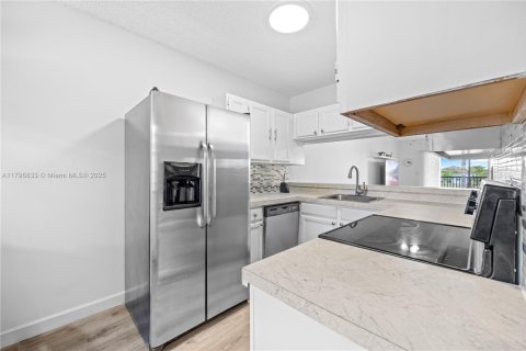 Condo in Tamarac, Florida, 2 bedrooms  № 1730672 - photo 6