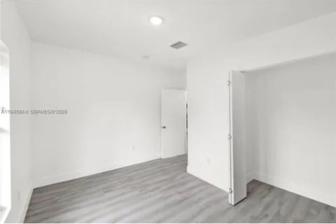 Villa ou maison à louer à Miami, Floride: 3 chambres, 188.41 m2 № 1998023 - photo 15