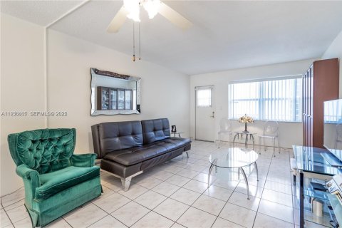 Condominio en venta en Miami Beach, Florida, 1 dormitorio, 66.61 m2 № 1994930 - foto 9