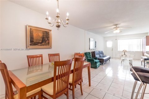 Condominio en venta en Miami Beach, Florida, 1 dormitorio, 66.61 m2 № 1994930 - foto 4