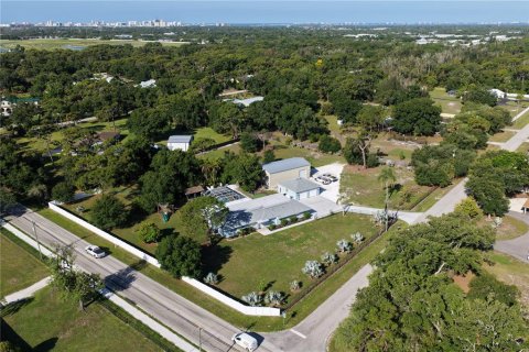 House in Sarasota, Florida 5 bedrooms, 283.44 sq.m. № 2216378