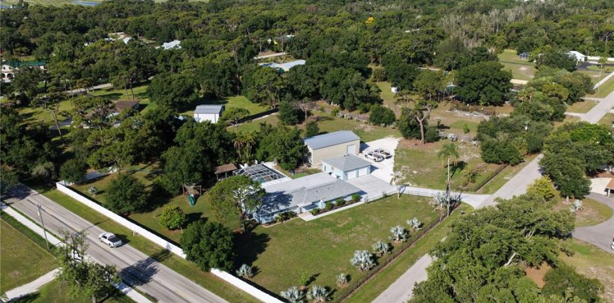 House in Sarasota, Florida 5 bedrooms, 283.44 sq.m. № 2216378