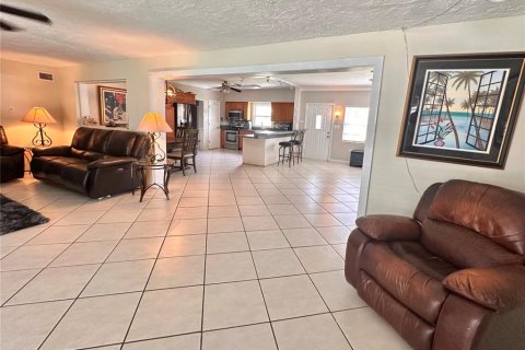 House in Sarasota, Florida 5 bedrooms, 283.44 sq.m. № 2216378 - photo 29