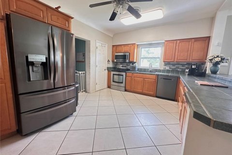 House in Sarasota, Florida 5 bedrooms, 283.44 sq.m. № 2216378 - photo 24
