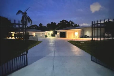 House in Sarasota, Florida 5 bedrooms, 283.44 sq.m. № 2216378 - photo 6