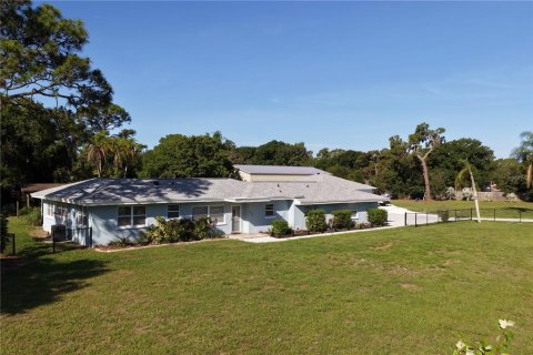 House in Sarasota, Florida 5 bedrooms, 283.44 sq.m. № 2216378 - photo 2