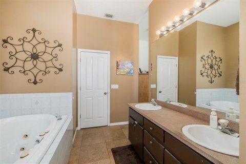 Villa ou maison à vendre à Wesley Chapel, Floride: 5 chambres, 238.76 m2 № 2415589 - photo 22