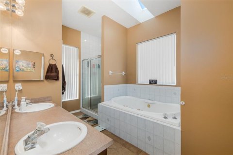 Villa ou maison à vendre à Wesley Chapel, Floride: 5 chambres, 238.76 m2 № 2415589 - photo 21