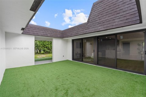 Villa ou maison à vendre à Tamarac, Floride: 3 chambres, 167.5 m2 № 2363655 - photo 2