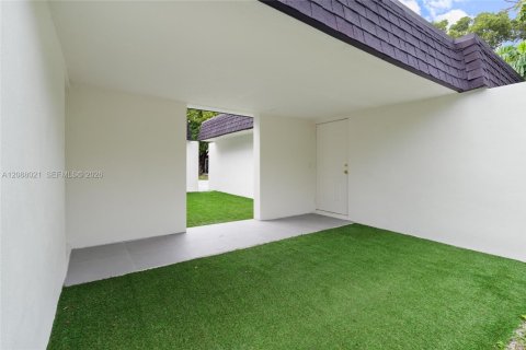 Villa ou maison à vendre à Tamarac, Floride: 3 chambres, 167.5 m2 № 2363655 - photo 4