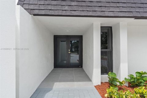 Villa ou maison à vendre à Tamarac, Floride: 3 chambres, 167.5 m2 № 2363655 - photo 3