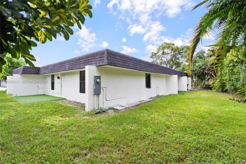 Villa ou maison à vendre à Tamarac, Floride: 3 chambres, 167.5 m2 № 2363655 - photo 5