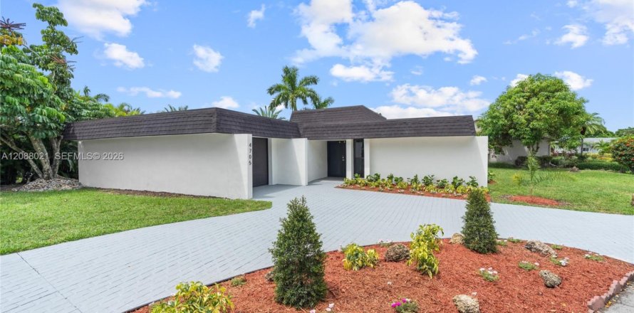Villa ou maison à Tamarac, Floride 3 chambres, 167.5 m2 № 2363655