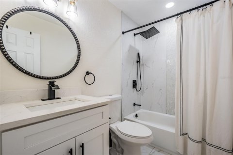 Casa en venta en Tampa, Florida, 4 dormitorios, 166.11 m2 № 1918807 - foto 14