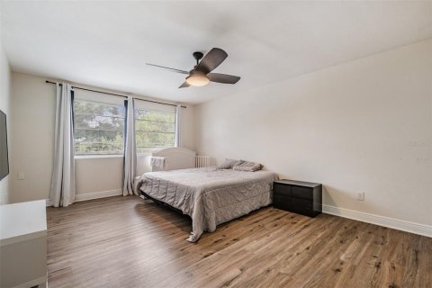 Casa en venta en Tampa, Florida, 4 dormitorios, 166.11 m2 № 1918807 - foto 13