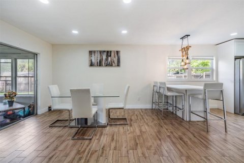 Casa en venta en Tampa, Florida, 4 dormitorios, 166.11 m2 № 1918807 - foto 25