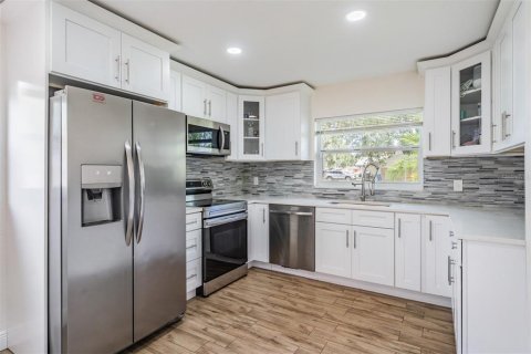 Casa en venta en Tampa, Florida, 4 dormitorios, 166.11 m2 № 1918807 - foto 23