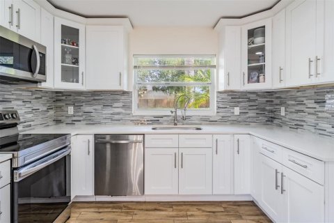 Casa en venta en Tampa, Florida, 4 dormitorios, 166.11 m2 № 1918807 - foto 22
