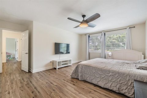 Casa en venta en Tampa, Florida, 4 dormitorios, 166.11 m2 № 1918807 - foto 12