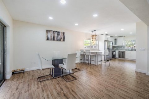 Casa en venta en Tampa, Florida, 4 dormitorios, 166.11 m2 № 1918807 - foto 26