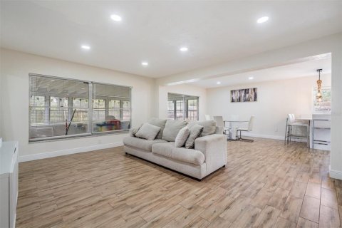 Casa en venta en Tampa, Florida, 4 dormitorios, 166.11 m2 № 1918807 - foto 19