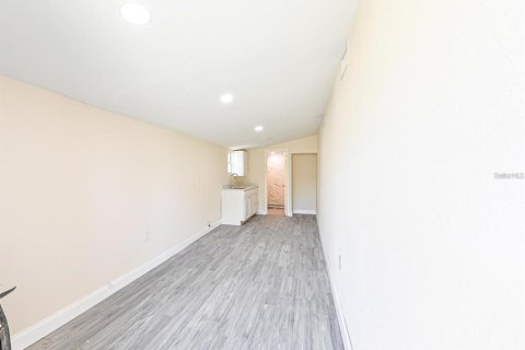 House in Zephyrhills, Florida 5 bedrooms, 122.63 sq.m. № 1916057 - photo 16