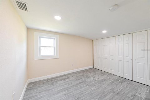 House in Zephyrhills, Florida 5 bedrooms, 122.63 sq.m. № 1916057 - photo 19
