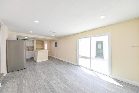 House in Zephyrhills, Florida 5 bedrooms, 122.63 sq.m. № 1916057 - photo 6