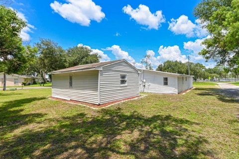 House in Zephyrhills, Florida 5 bedrooms, 122.63 sq.m. № 1916057 - photo 2