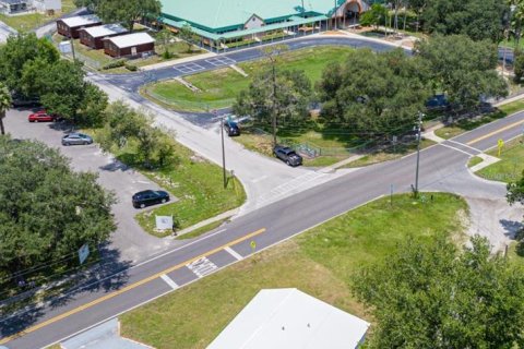 House in Zephyrhills, Florida 5 bedrooms, 122.63 sq.m. № 1916057 - photo 26