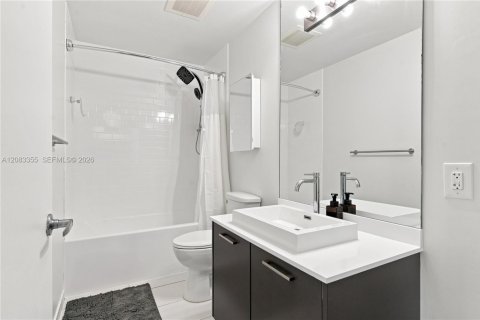 Copropriété à louer à Miami, Floride: 1 chambre, 52.4 m2 № 2352080 - photo 15