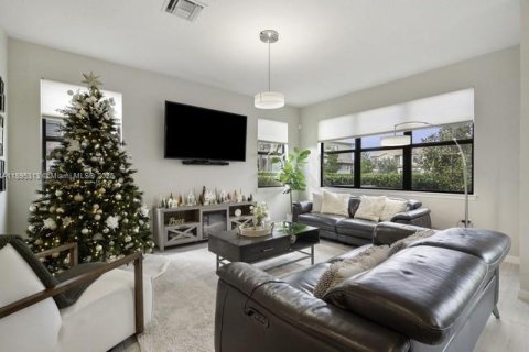 House in Lake Worth, Florida 3 bedrooms, 448.81 sq.m. № 1947602 - photo 13
