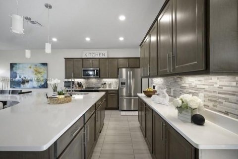 House in Lake Worth, Florida 3 bedrooms, 448.81 sq.m. № 1947602 - photo 9