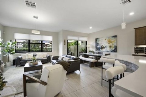 House in Lake Worth, Florida 3 bedrooms, 448.81 sq.m. № 1947602 - photo 15