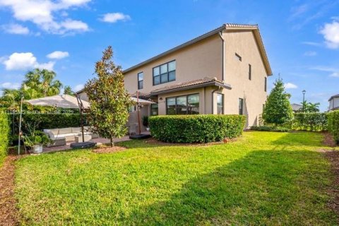 House in Lake Worth, Florida 3 bedrooms, 448.81 sq.m. № 1947602 - photo 2