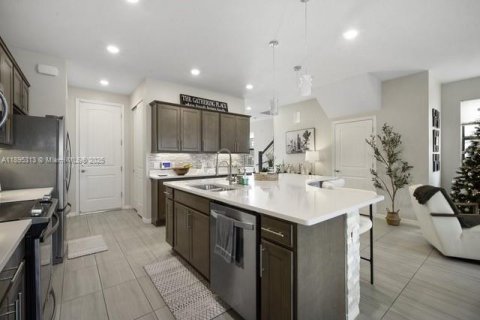 House in Lake Worth, Florida 3 bedrooms, 448.81 sq.m. № 1947602 - photo 11