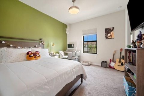 House in Lake Worth, Florida 3 bedrooms, 448.81 sq.m. № 1947602 - photo 20