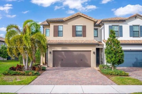 House in Lake Worth, Florida 3 bedrooms, 448.81 sq.m. № 1947602 - photo 1