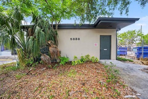 Immobilier commercial à New Port Richey, Floride 176.51 m2 № 2126759