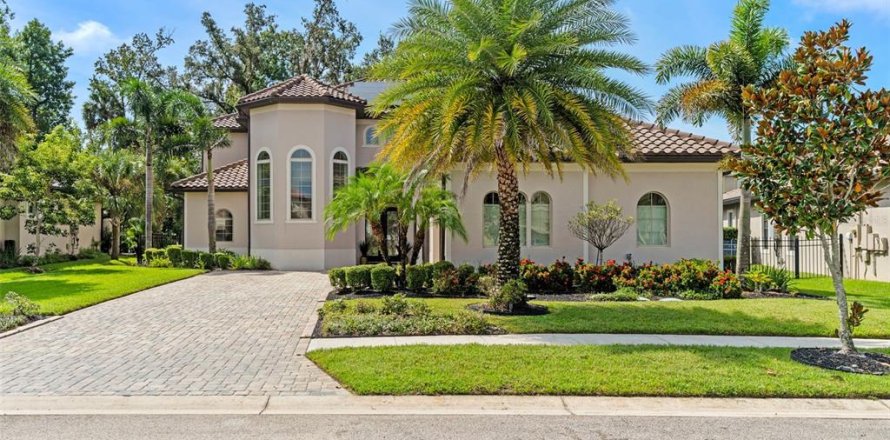 Villa ou maison à Oviedo, Floride 5 chambres, 376.07 m2 № 1914689