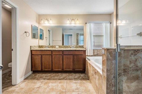 House in Brandon, Florida 4 bedrooms, 216.65 sq.m. № 1806824 - photo 13