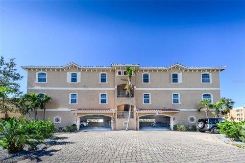 Copropriété à louer à Punta Gorda, Floride: 3 chambres, 173.91 m2 № 291310 - photo 1
