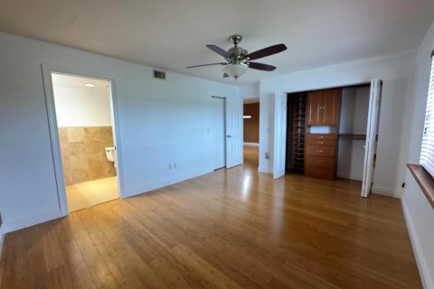 Condo in West Palm Beach, Florida, 2 bedrooms  № 2176220 - photo 15