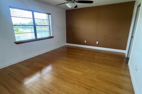 Condo in West Palm Beach, Florida, 2 bedrooms  № 2176220 - photo 14