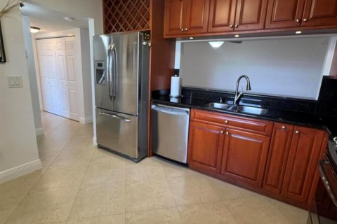 Condo in West Palm Beach, Florida, 2 bedrooms  № 2176220 - photo 8